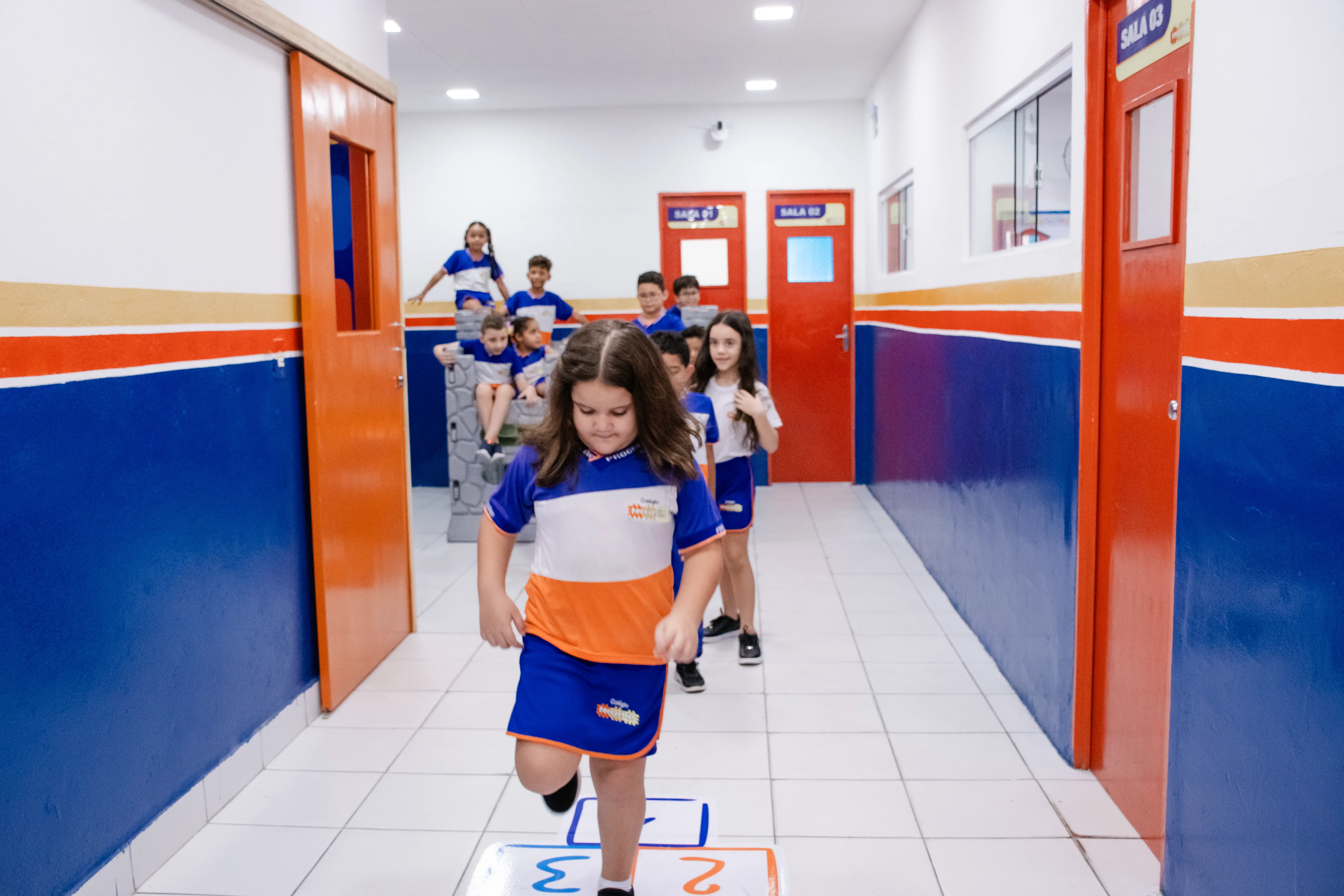Alunos do Colégio Progressão em atividade escolar
