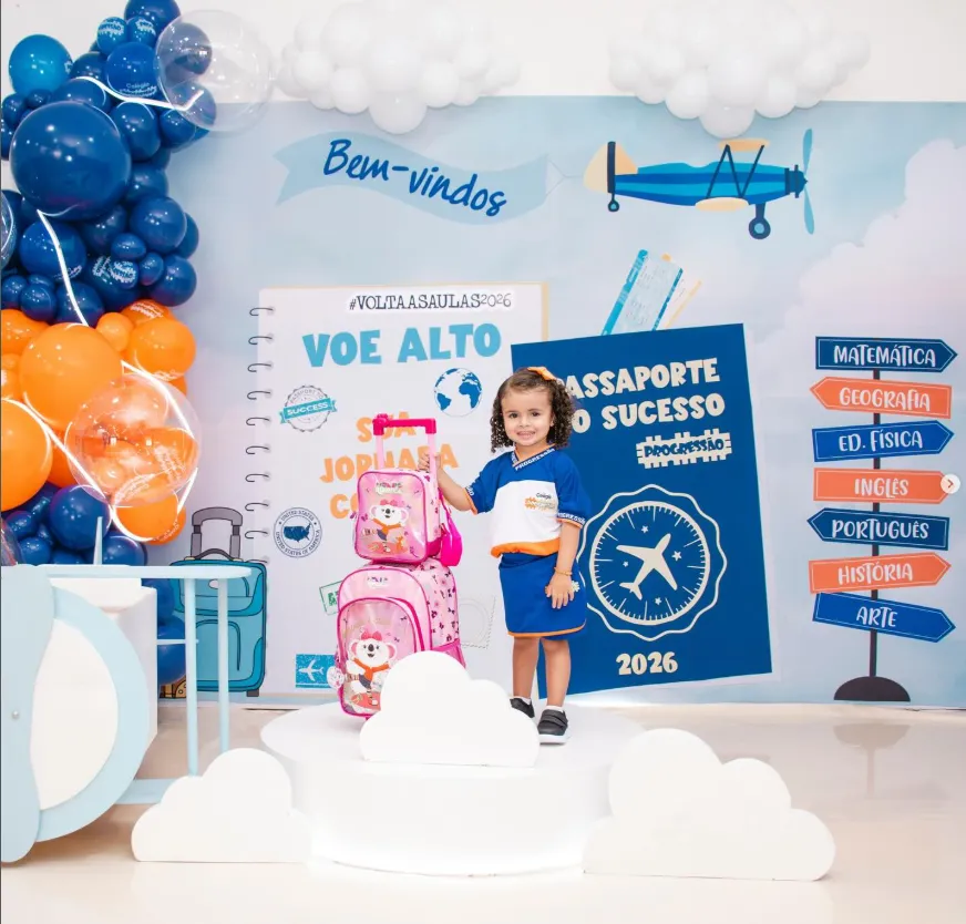 Alunos do Colégio Progressão em atividade escolar