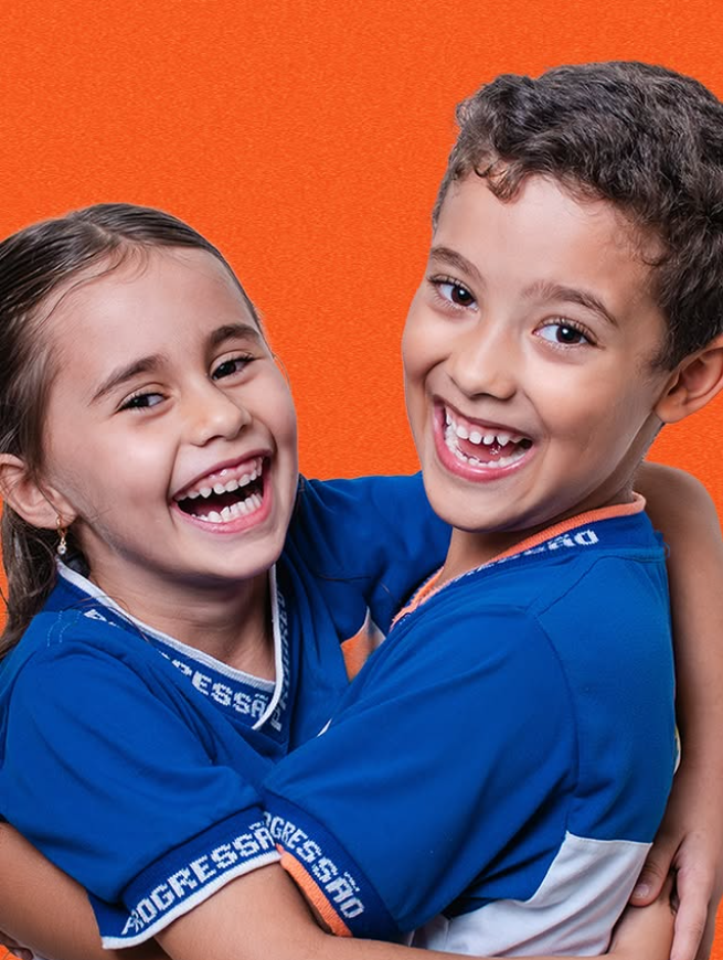 Alunos do Colégio Progressão em atividade escolar